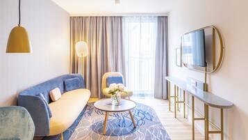 40-inch Smart TV with satellite channels, TV