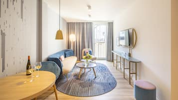 40-inch Smart TV with satellite channels, TV