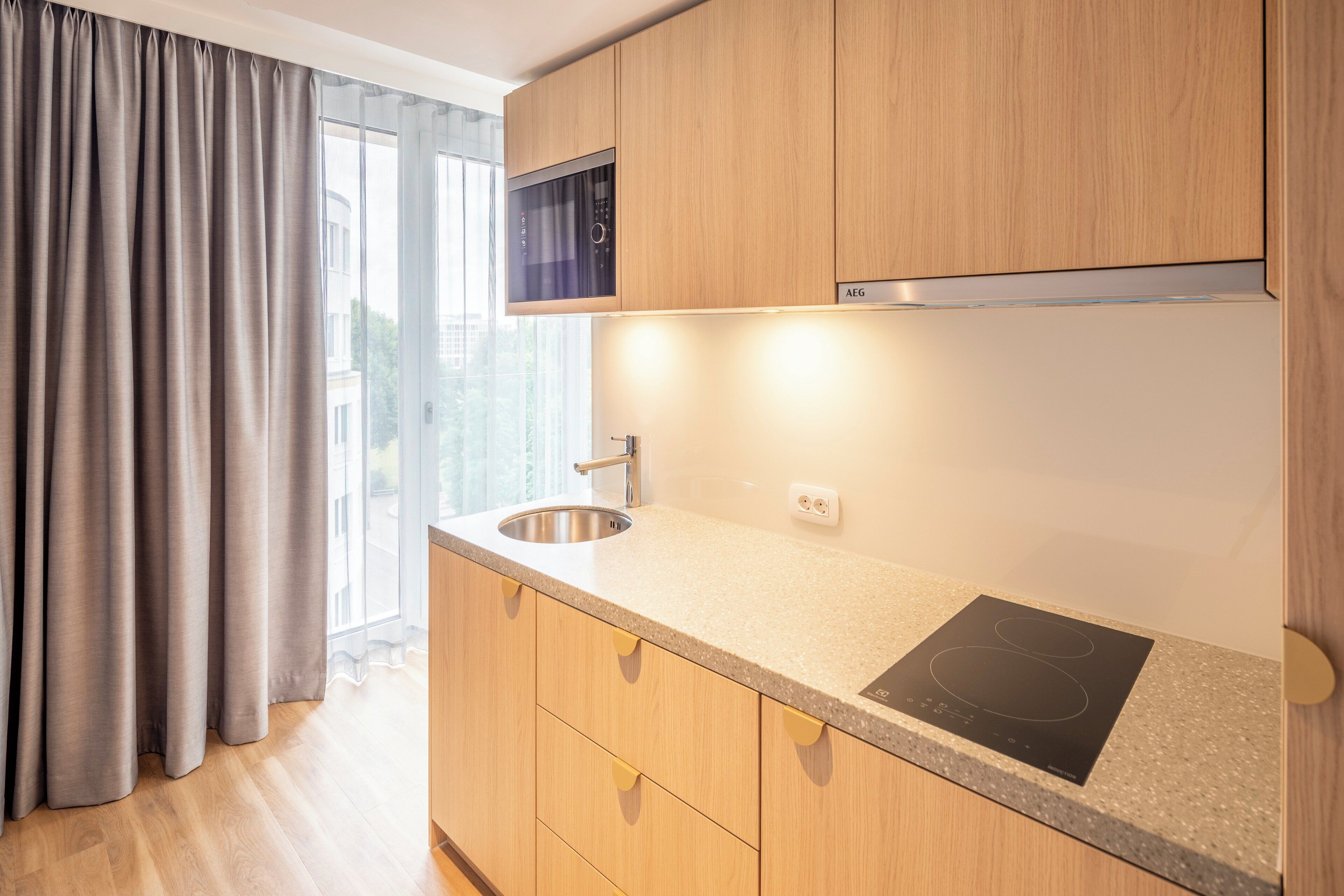 fridge, microwave, stovetop, dishwasher