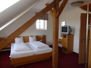 ملاءات للفراش لا تسبب الحساسية ومكتب ومساحة عمل للكمبيوتر المحمول