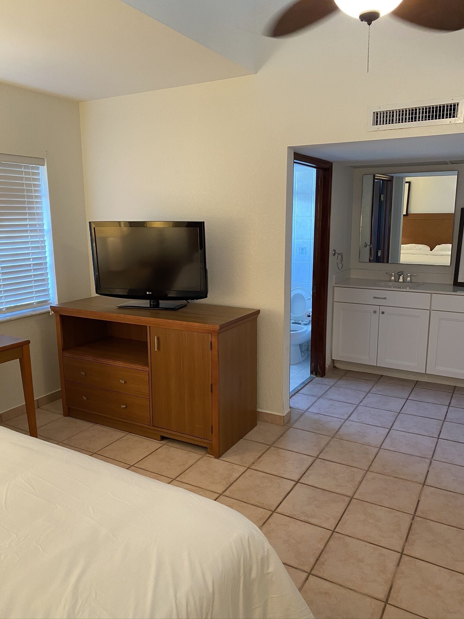 deluxe room | 1 bedroom, desk, laptop workspace, blackout curtains