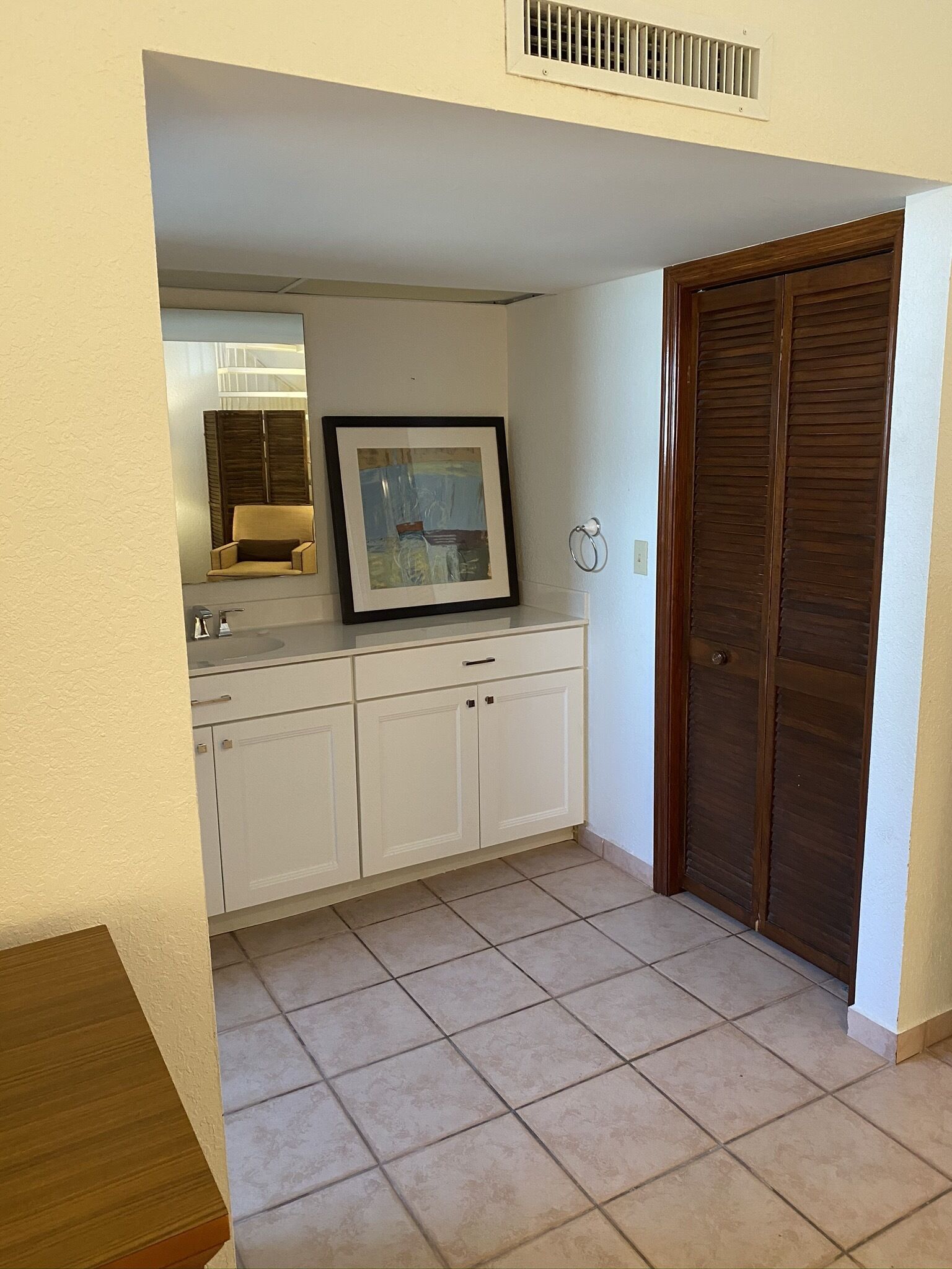 deluxe room | bathroom sink