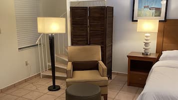 Deluxe Room | Desk, laptop workspace, blackout drapes, free WiFi