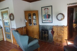 Interior - Secluded cottage in stunning mountain scenery near village  (Gortahork)