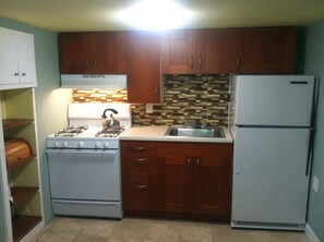 Frigorifero, microonde, forno, piano cottura