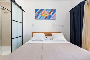 Double Room, Terrace, Sea View | Desk, iron/ironing board, free WiFi, bed sheets - Rooms Vinka Tudor (Hvar)