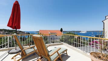 Habitación doble, Terraza, vista al mar | Terraza o patio