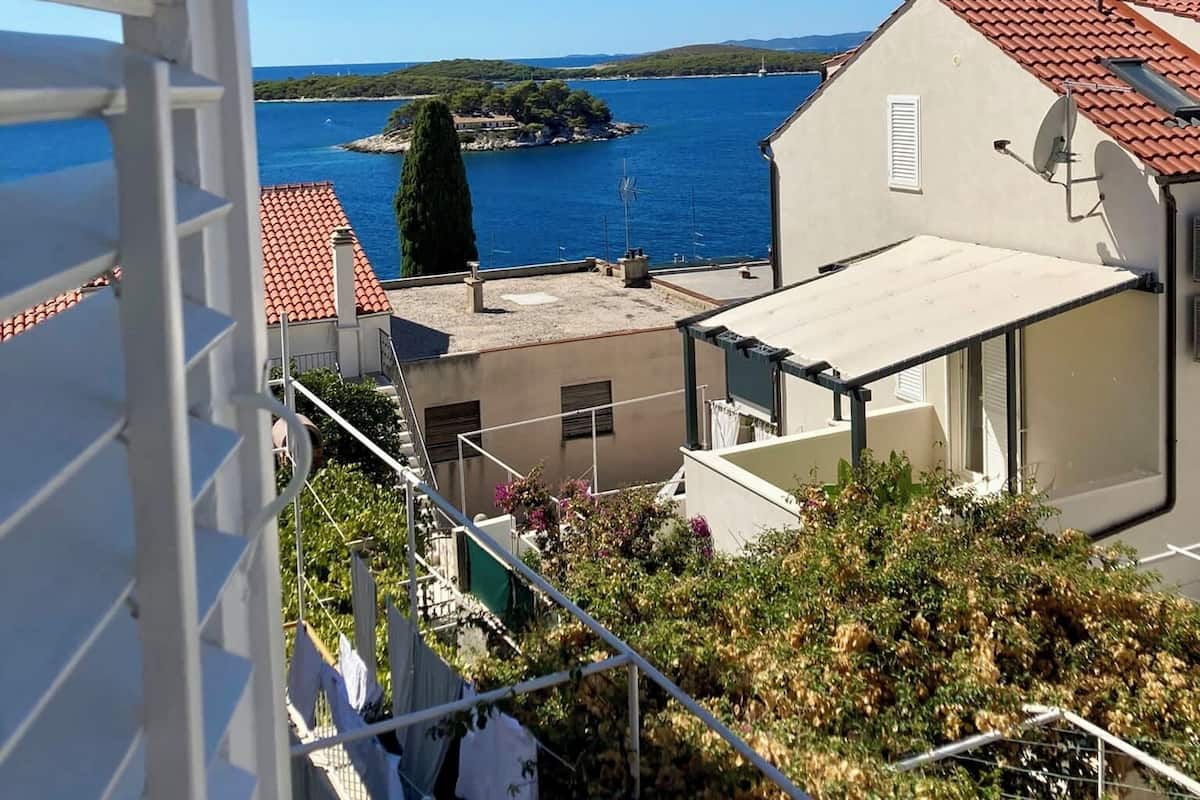 Double Room, Partial Sea View | Desk, iron/ironing board, free WiFi, bed sheets