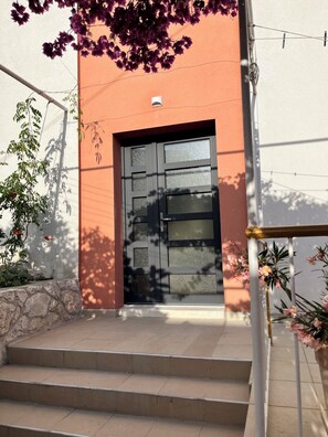 Entrada de la propiedad