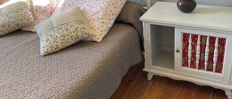 1 dormitorio y ropa de cama