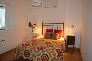 3 makuuhuonetta, silitysrauta/-lauta, Wi-Fi, vuodevaatteet