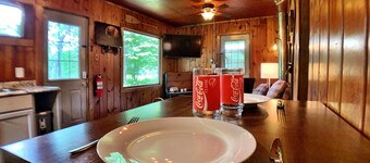 Easton Lake Retreat – Cozy Cottage & Hot Tub