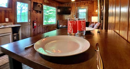 Easton Lake Retreat – Cozy Cottage & Hot Tub
