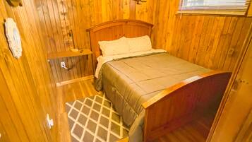 2 bedrooms, iron/ironing board, travel crib, free WiFi