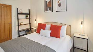 2 bedrooms, desk, iron/ironing board, free WiFi
