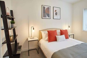 2 bedrooms, desk, iron/ironing board, free WiFi - Host & Stay | Routh Walk (Whitby)