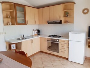 Apartment | Private kitchen | Full-size fridge, oven, stovetop, coffee/tea maker - Cozy Apartment Neda (Pakostane)