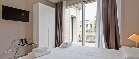 1 室のベッドルーム、デスク、WiFi、ベッドシーツ