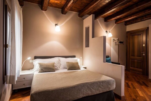 7 bedrooms, free WiFi, bed sheets