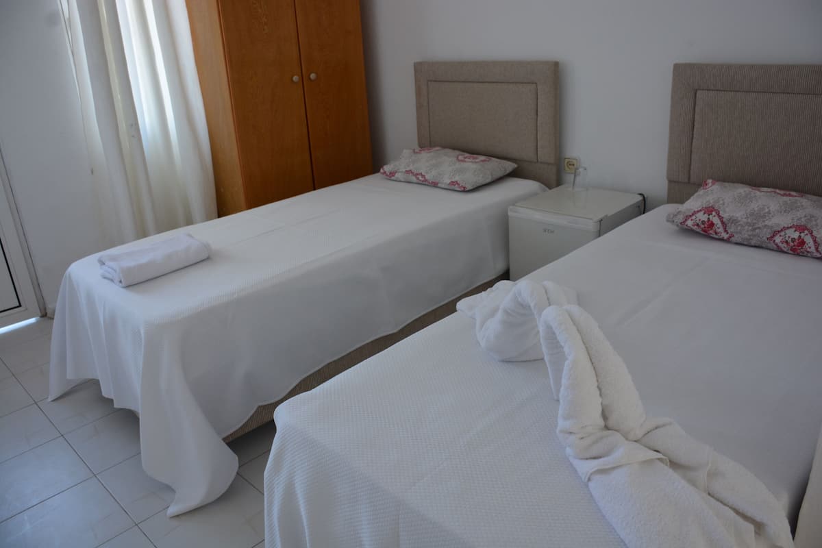 Twin Room | Free WiFi