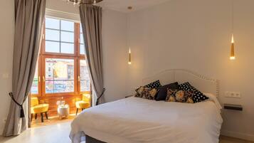 3 slaapkamers, een strijkplank/strijkijzer, gratis wifi, beddengoed