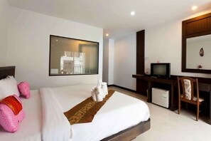 In-room safe, free WiFi, bed sheets - Larn Park Resortel (Patong)