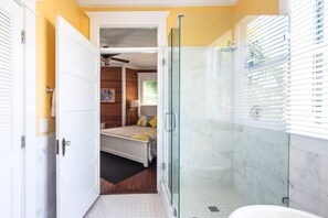 4 habitaciones, tabla de planchar con plancha y wifi gratis 