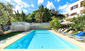 Piscine extérieure, piscine chauffée