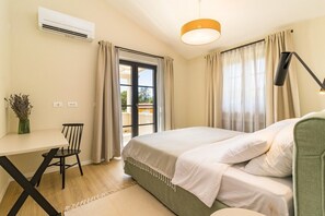 5 bedrooms, iron/ironing board, WiFi, bed sheets