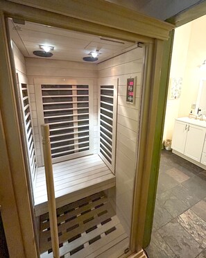Sauna - Private Mountain Retreat near Hot Springs & Appalachian Trail (MARSHALL)