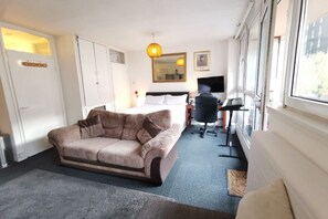 1 Schlafzimmer, Schreibtisch, WLAN, Bettwäsche