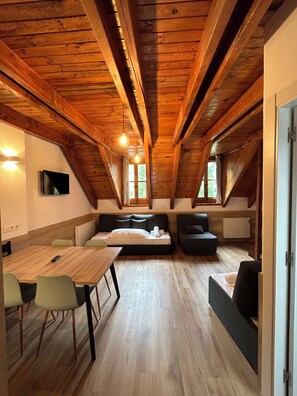 Lits bébé (en supplément), draps fournis