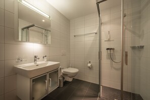 淋浴设施、吹风机、毛巾