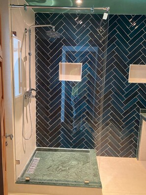 Shower, hair dryer, toilet paper