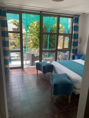 5 bedrooms, WiFi, bed sheets
