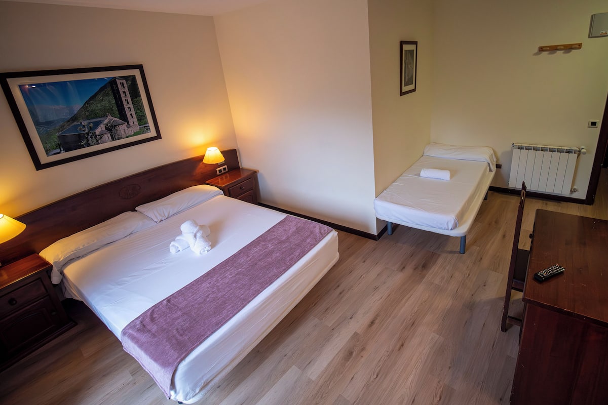 Desk, free cots/infant beds, free WiFi, bed sheets