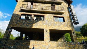 Unclassified image, 2 of 56, button - Hotel Romànic (La Vall de Boi)