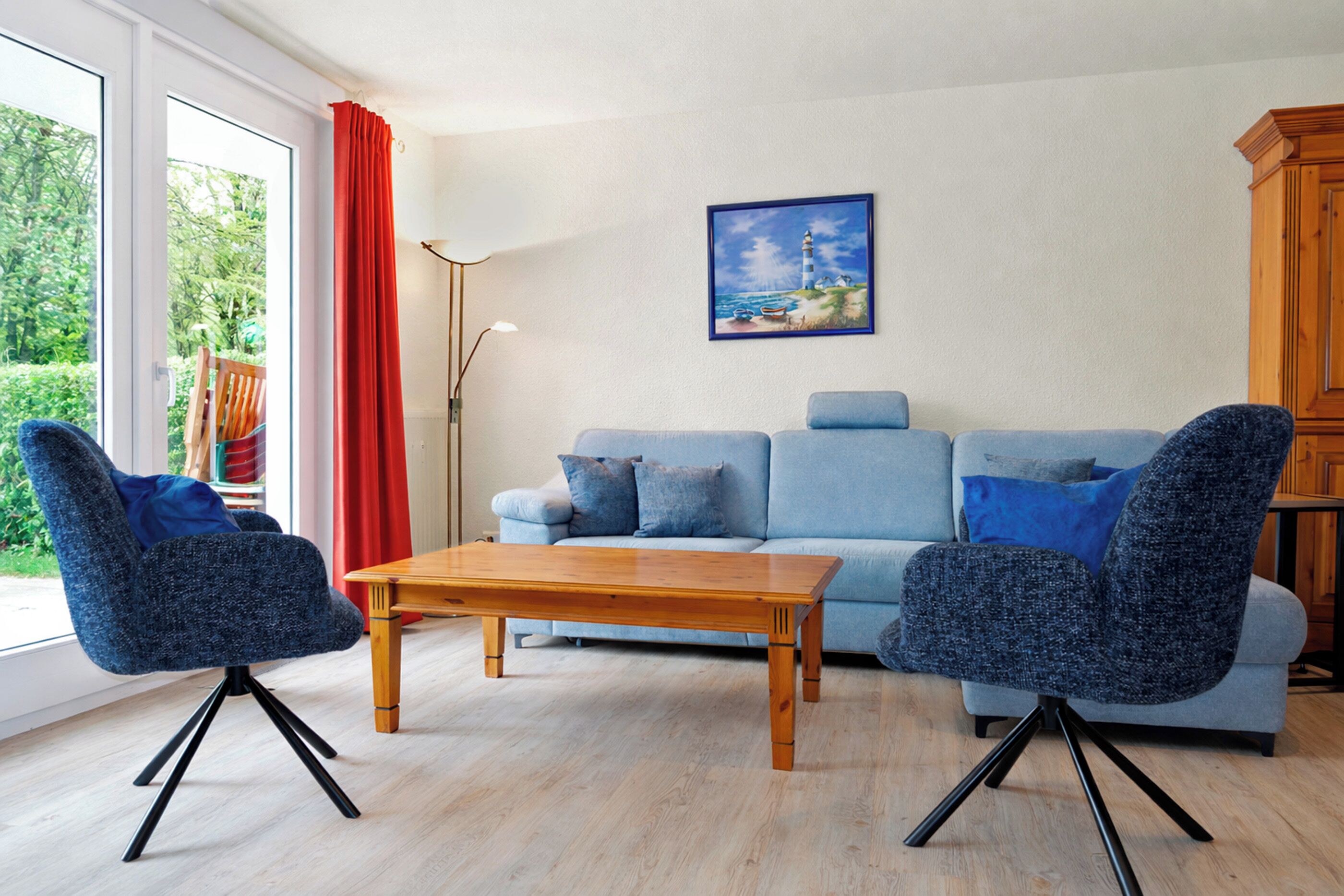 Fernseher, DVD-Player, Musikbibliothek, Stereoanlage