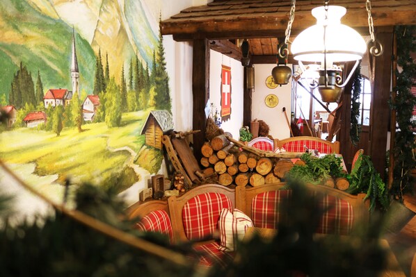 Free daily cooked-to-order breakfast