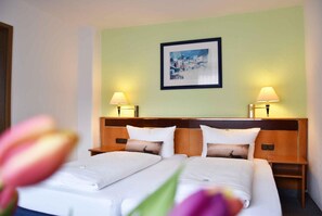 Cribs/infant beds, rollaway beds, free WiFi