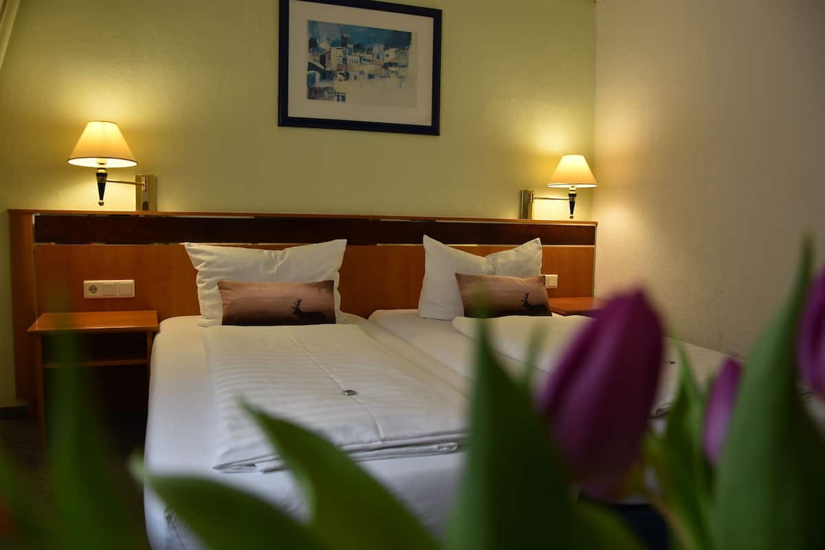 Double Room | Cribs/infant beds, rollaway beds, free WiFi