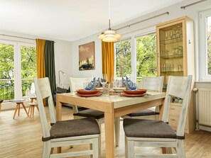 Dining - App. Concha - Artist apartment with sea view! (Insel Poel / OT Schwarzer Busch)