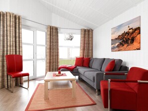 Fernseher, DVD-Player, Bücher, Stereoanlage