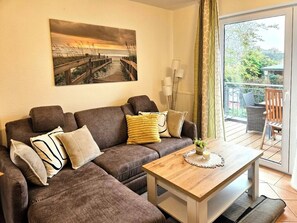 Fernseher, Bücher, Stereoanlage