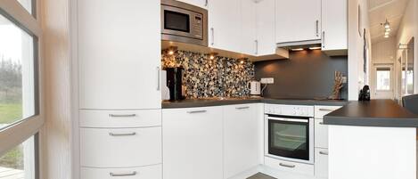 KĂŒhlschrank, Mikrowelle, Ofen, Herdplatte