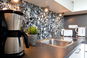 Fridge, microwave, oven, stovetop - Haus Poseidon - In a peaceful location, directly on the Salzhaff. (Insel Poel / OT Vorwerk)