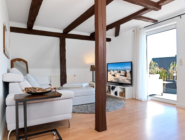 TV, DVD player, books, stereo