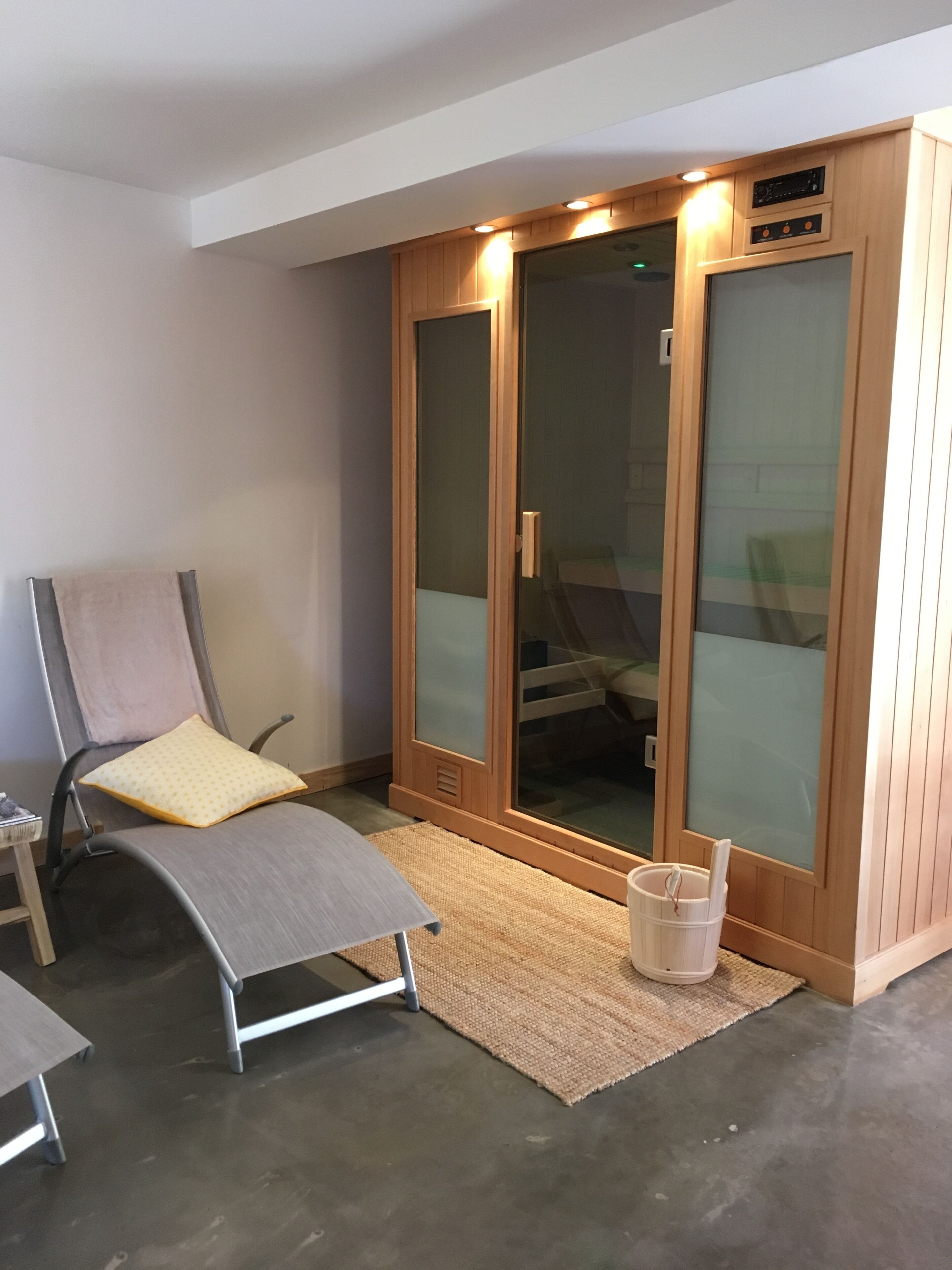 honeymoon double room, 1 queen bed, hot tub (cocoon) | 1 bedroom, individually decorated, individually furnished