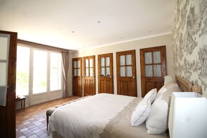 4 bedrooms, in-room safe, iron/ironing board, travel cot