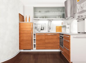 Fridge, oven, stovetop, dishwasher